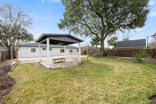 5734 Farwell Dr, Houston, TX 77035 - Photo 32