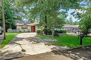 257 Point Clear Dr, Panorama Village, TX 77304 - Photo 2
