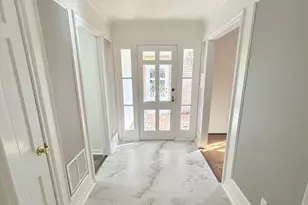 10010 Burgoyne Rd, Houston, TX 77042 - Photo 8