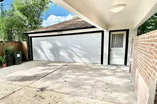 10010 Burgoyne Rd, Houston, TX 77042 - Photo 30