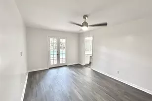 10010 Burgoyne Rd, Houston, TX 77042 - Photo 22