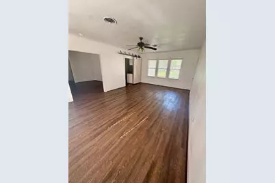 913 Fowlkes Street, Sealy, TX 77474 - Photo 4