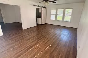913 Fowlkes St, Sealy, TX 77474 - Photo 4