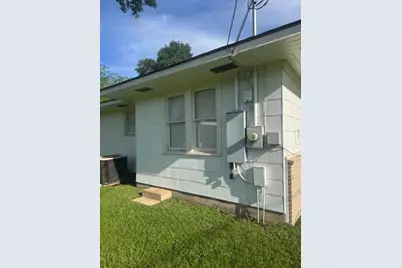 913 Fowlkes Street, Sealy, TX 77474 - Photo 2