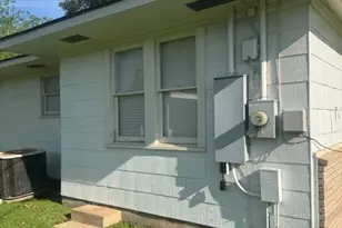 913 Fowlkes St, Sealy, TX 77474 - Photo 2