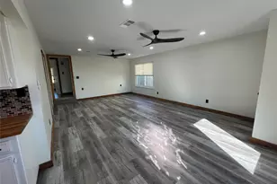 1034 E 3rd St, Bellville, TX 77418 - Photo 14