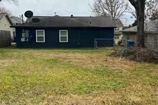1034 E 3rd St, Bellville, TX 77418 - Photo 4
