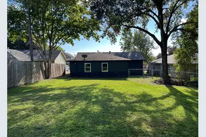 1034 E 3rd Street, Bellville, TX 77418 - Photo 2