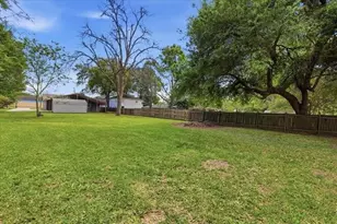 6309 32nd St, Groves, TX 77619 - Photo 34