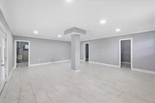 6309 32nd St, Groves, TX 77619 - Photo 22