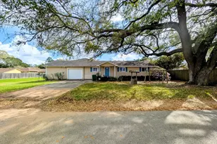 2506 Heights St, Liberty, TX 77575 - Photo 2