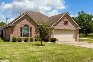 396 Newcom Ln, Sealy, TX 77474 - Photo 1