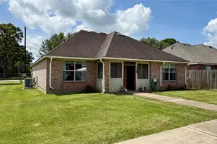 396 Newcom Ln, Sealy, TX 77474 - Photo 2