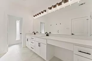 725 E 37th St, Houston, TX 77022 - Photo 34