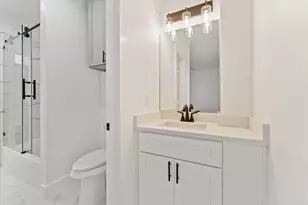 725 E 37th St, Houston, TX 77022 - Photo 24