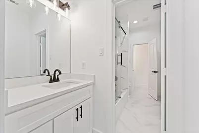 725 E 37th Street, Houston, TX 77022 - Photo 22