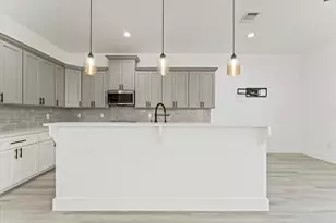 725 E 37th St, Houston, TX 77022 - Photo 14