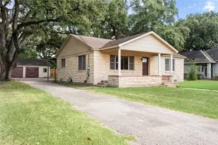 940 Hardeman St, Sealy, TX 77474 - Photo 4