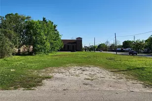 2400 Lockwood Dr, Houston, TX 77020 - Photo 4