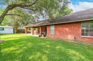 330 N 4th St, Beasley, TX 77417 - Photo 4