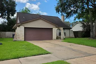 13719 Larkway Dr, Sugar Land, TX 77498 - Photo 2