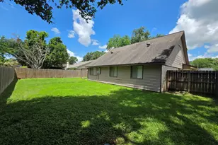 13719 Larkway Dr, Sugar Land, TX 77498 - Photo 28