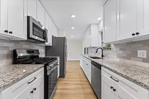 7102 Sharpview Dr, Houston, TX 77074 - Photo 6