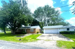 203 Franklin Rd, Wharton, TX 77488 - Photo 4