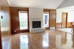 8902 Sharpview Dr, Houston, TX 77036 - Photo 4