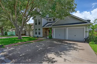 201 W Chatham Street, Bellville, TX 77418 - Photo 2