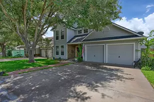201 W Chatham St, Bellville, TX 77418 - Photo 2
