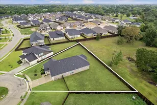 505 Zinfandel Ct, Alvin, TX 77511 - Photo 2