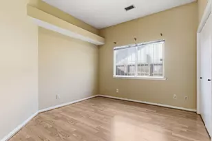 9306 Corner Oaks Ln, Houston, TX 77036 - Photo 20