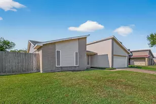 2905 Park Shadow Ln, Deer Park, TX 77536 - Photo 2