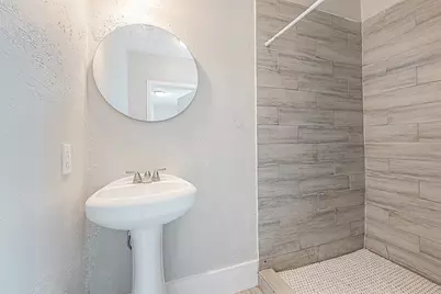 4910 Paradise Lane, Houston, TX 77048 - Photo 8