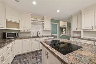 302 Hickory Ridge Dr, El Lago, TX 77586 - Photo 14