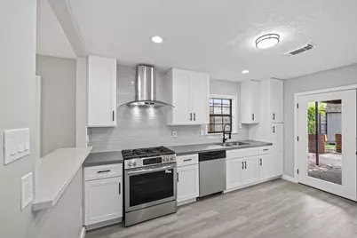 419 Fairbanks Street, Houston, TX 77009 - Photo 14