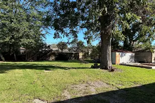 9413 Merle St, Houston, TX 77033 - Photo 16