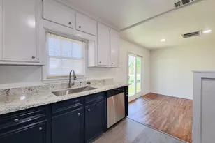 413 S Market St, Brazoria, TX 77422 - Photo 12