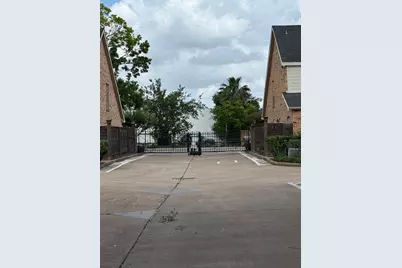 6201 Beverlyhill Street #8, Houston, TX 77057 - Photo 28