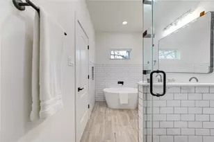 2015 B Brackenridge St, Houston, TX 77026 - Photo 14