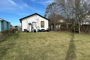 4009 Avenue L, Galveston, TX 77550 - Photo 10