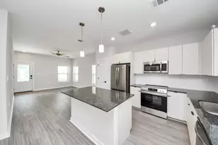 7711 Longmire Rd, Conroe, TX 77304 - Photo 2