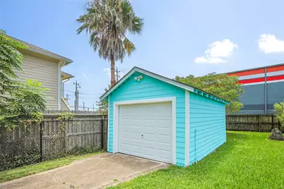 5919 Avenue R, Galveston, TX 77551 - Photo 2