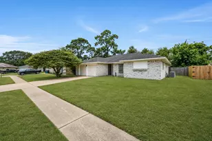 1600 Broken Arrow St, Baytown, TX 77521 - Photo 4