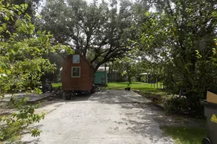 415 5th St, San Leon, TX 77539 - Photo 4