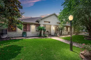 11 Mary's Creek Ln, Friendswood, TX 77546 - Photo 1