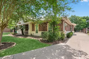 11 Mary's Creek Ln, Friendswood, TX 77546 - Photo 2