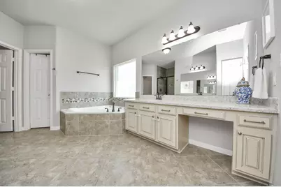 12119 Sandstone Circle, Mont Belvieu, TX 77535 - Photo 16