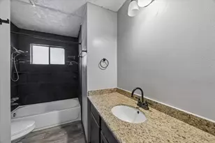 10842 Mesquite Dr, La Porte, TX 77571 - Photo 8